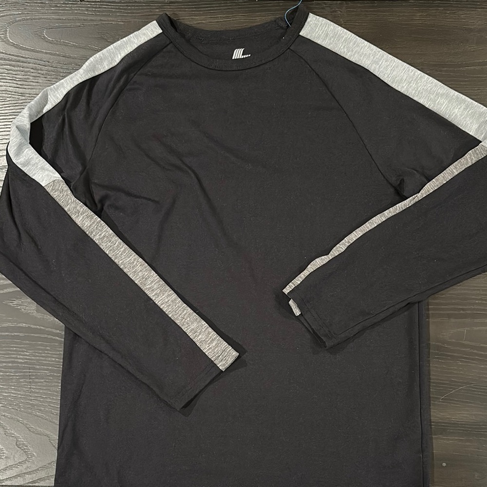 The children’s place sport black and Gray Long Sleeve Shirt XL NWT